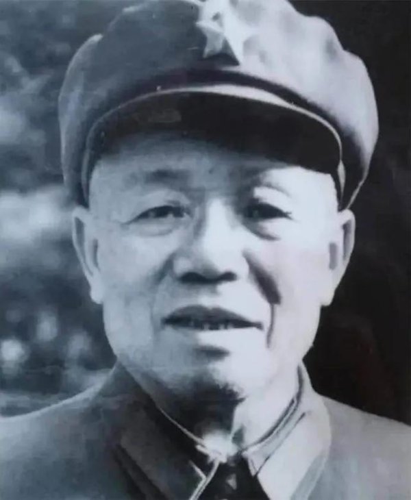 那个股票平台好 69年江青问韩先楚为何躲着她，韩：我是个烟鬼，不能熏着你